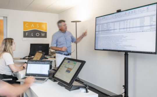 Développer, programmer et créer des solutions à la carte est au cœur de la mission Cashflow.